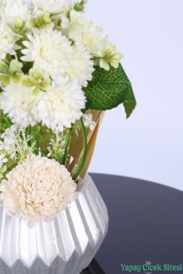 Gümüş Beton Saksıda Yapay Tomurcuklu Krizantem Tanzimi 28 cm Kırık Beyaz - 4