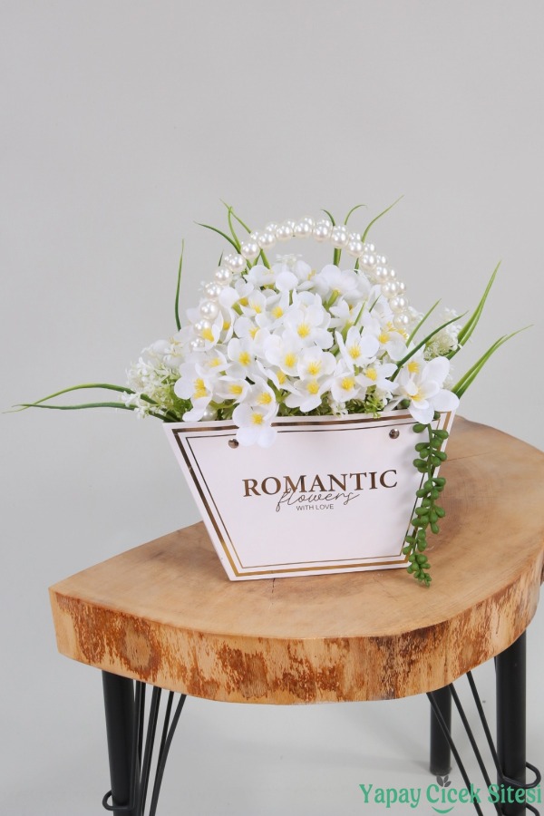 Yapay Çiçekli Romantic İnci Kulp Çantalı Aranjman Model 44 - 6